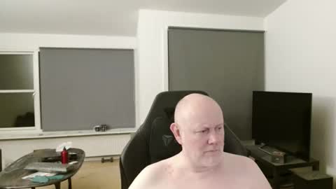 thomash32 online show from November 5, 11:49 pm