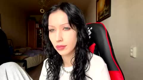 Snapshot of thomasinakettl chatting on May 8, 4:51 am Marry online show from May 8, 4:51 am