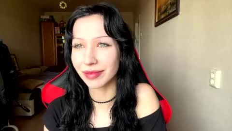 Snapshot of thomasinakettl chatting on May 17, 6:11 am Marry online show from May 17, 6:11 am
