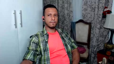 Snapshot of thommerxxx chatting on January 10, 8:05 am Thom online show from January 10, 8:05 am