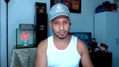 Snapshot of thommerxxx chatting on January 12, 6:46 pm Thom online show from January 12, 6:46 pm