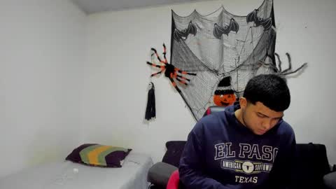 thomson_hot01 online show from October 31, 6:14 am