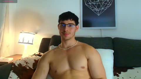 Snapshot of thomylov chatting on December 4, 2:43 am thomylov online show from December 4, 2:43 am