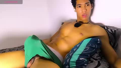 Snapshot of thonyxxx_ chatting on June 30, 2:56 am thonyxxx_ online show from June 30, 2:56 am