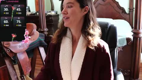 Snapshot of thornbury_rose chatting on February 17, 8:26 pm ThornburyRose online show from February 17, 8:26 pm