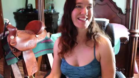 Snapshot of thornbury_rose chatting on April 19, 7:16 pm ThornburyRose online show from April 19, 7:16 pm
