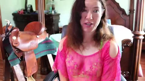 Snapshot of thornbury_rose chatting on April 23, 4:53 pm ThornburyRose online show from April 23, 4:53 pm