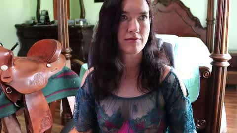 Snapshot of thornbury_rose chatting on April 30, 5:52 pm ThornburyRose online show from April 30, 5:52 pm
