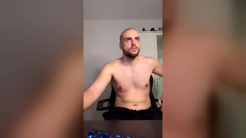 Snapshot of thorodinson03 chatting on June 26, 12:48 am thorodinson03 online show from June 26, 12:48 am