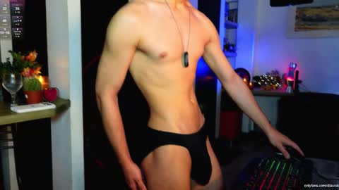   L e a n d e r   25OFF ON MY OF online show from March 14, 5:18 pm