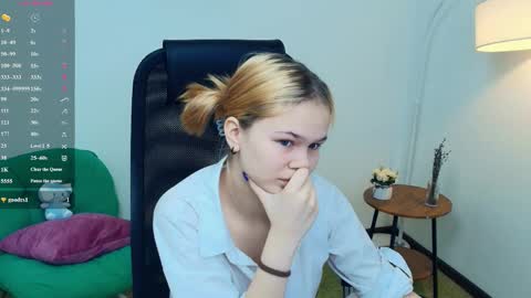 Snapshot of thousand_desires chatting on April 30, 12:11 pm Lynn online show from April 30, 12:11 pm