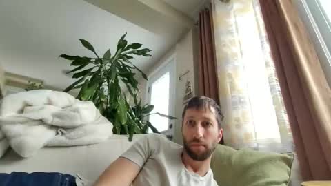 throwawayafteruse20202 online show from December 5, 8:05 pm