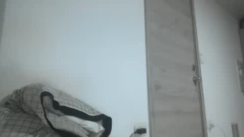 Snapshot of throwawayyourgun chatting on February 20, 11:21 pm Luka online show from February 20, 11:21 pm