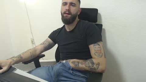 Snapshot of thug__ chatting on December 2, 12:41 am HugeJuicy online show from December 2, 12:41 am