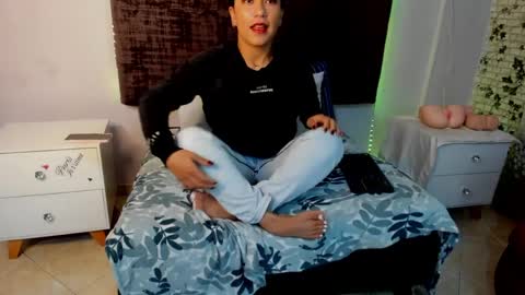 thyra coral online show from April 7, 3:29 am