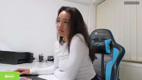 tia_j online show from February 3, 6:02 pm