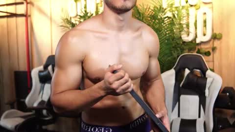 Snapshot of tian_brooks chatting on February 14, 3:47 am Tian Brooks online show from February 14, 3:47 am