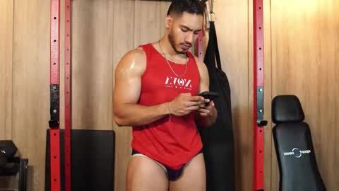 Snapshot of tian_brooks chatting on February 27, 3:39 am Tian Brooks online show from February 27, 3:39 am