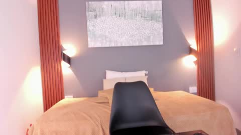 Snapshot of tiana_glow chatting on December 4, 9:35 pm tihana online show from December 4, 9:35 pm