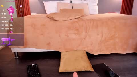 Snapshot of tiana_glow chatting on January 9, 1:29 am tihana online show from January 9, 1:29 am