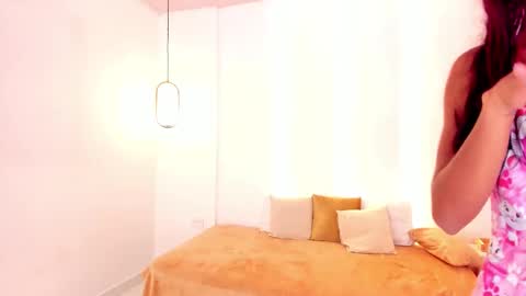 Snapshot of tiana_glow chatting on March 5, 2:14 am tihana online show from March 5, 2:14 am