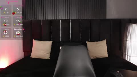 Snapshot of tiana_glow chatting on October 6, 9:23 pm tihana online show from October 6, 9:23 pm