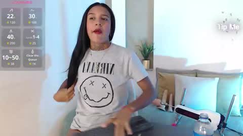 Snapshot of tiana_glow chatting on February 19, 10:28 pm tihana online show from February 19, 10:28 pm