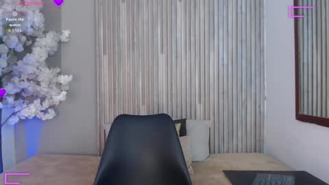 Snapshot of tiana_glow chatting on February 28, 10:22 pm tihana online show from February 28, 10:22 pm