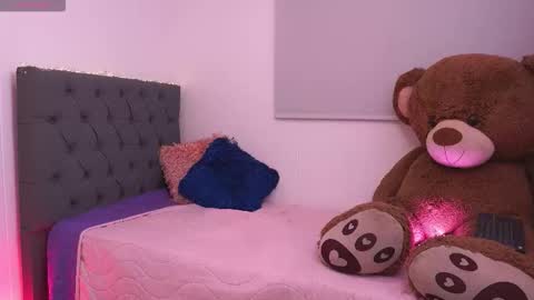 Snapshot of tiana_sanders chatting on February 14, 1:46 am TATIANA online show from February 14, 1:46 am