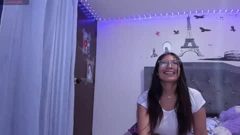 Snapshot of tiana_violet chatting on April 21, 1:53 am tiana_violet online show from April 21, 1:53 am