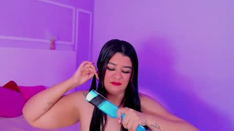 tiannagloww online show from February 1, 7:01 pm