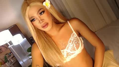 Snapshot of tiara_perezx chatting on December 17, 1:07 am Sam online show from December 17, 1:07 am