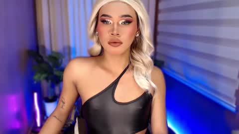 Snapshot of tiara_perezx chatting on September 17, 8:10 pm Sam online show from September 17, 8:10 pm