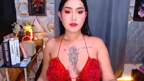 tiarrafoxs online show from May 28, 10:12 am