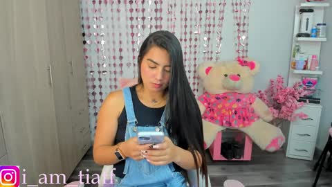 Snapshot of tifany_tay2 chatting on March 31, 6:03 am hey am julietha online show from March 31, 6:03 am