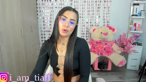Snapshot of tifany_tay2 chatting on April 3, 3:37 am hey am julietha online show from April 3, 3:37 am
