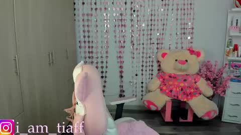 Snapshot of tifany_tay2 chatting on May 24, 11:26 am hey am julietha online show from May 24, 11:26 am