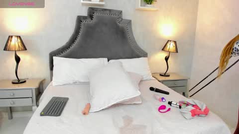 Snapshot of tifanytaylor1_ chatting on December 14, 6:46 am TIFF online show from December 14, 6:46 am