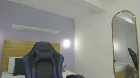 Snapshot of tiffanny_doll_ chatting on April 27, 12:36 pm T I F F A N N Y online show from April 27, 12:36 pm