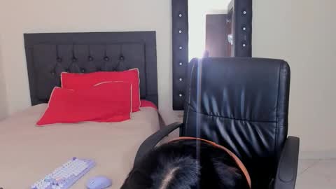 Snapshot of tiffany_cooper06 chatting on April 15, 9:37 pm VAL online show from April 15, 9:37 pm