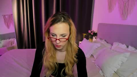 Snapshot of tiffany_king chatting on May 1, 5:45 am Tiffany online show from May 1, 5:45 am