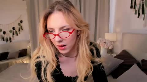 Snapshot of tiffany_king chatting on May 10, 5:45 am Tiffany online show from May 10, 5:45 am