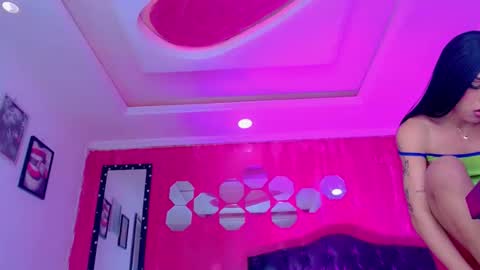 tiffanymackensyy69 online show from April 18, 10:10 pm