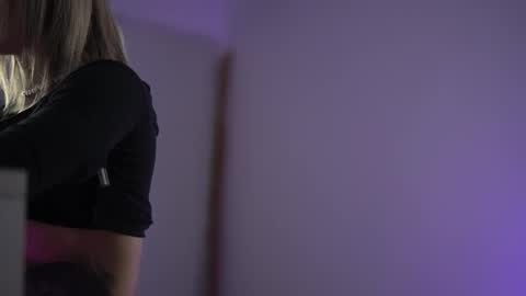 Ilaria online show from October 11, 7:18 am