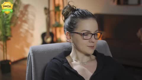 tiffanyriox online show from February 6, 12:48 am