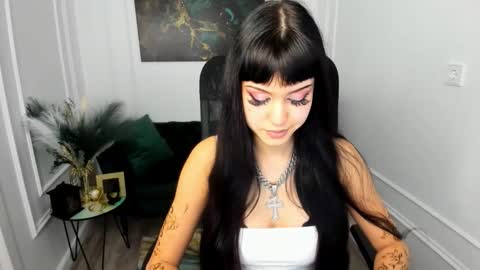 tiffanyyoun online show from March 8, 11:14 am