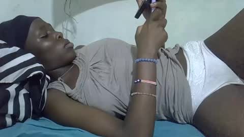 tight_pussie online show from April 7, 7:25 pm