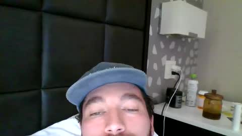 Snapshot of tightandwhite21yrs chatting on February 4, 2:28 am tightandwhite21yrs online show from February 4, 2:28 am