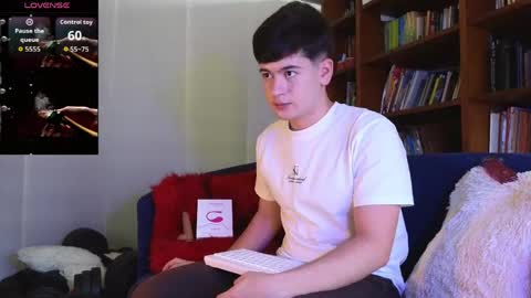 Snapshot of tightncuteass chatting on April 20, 8:10 pm Camilo online show from April 20, 8:10 pm