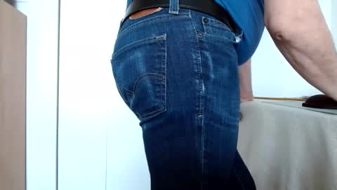 Snapshot of tightshortsspank chatting on March 8, 9:40 pm Tightshortsspank online show from March 8, 9:40 pm